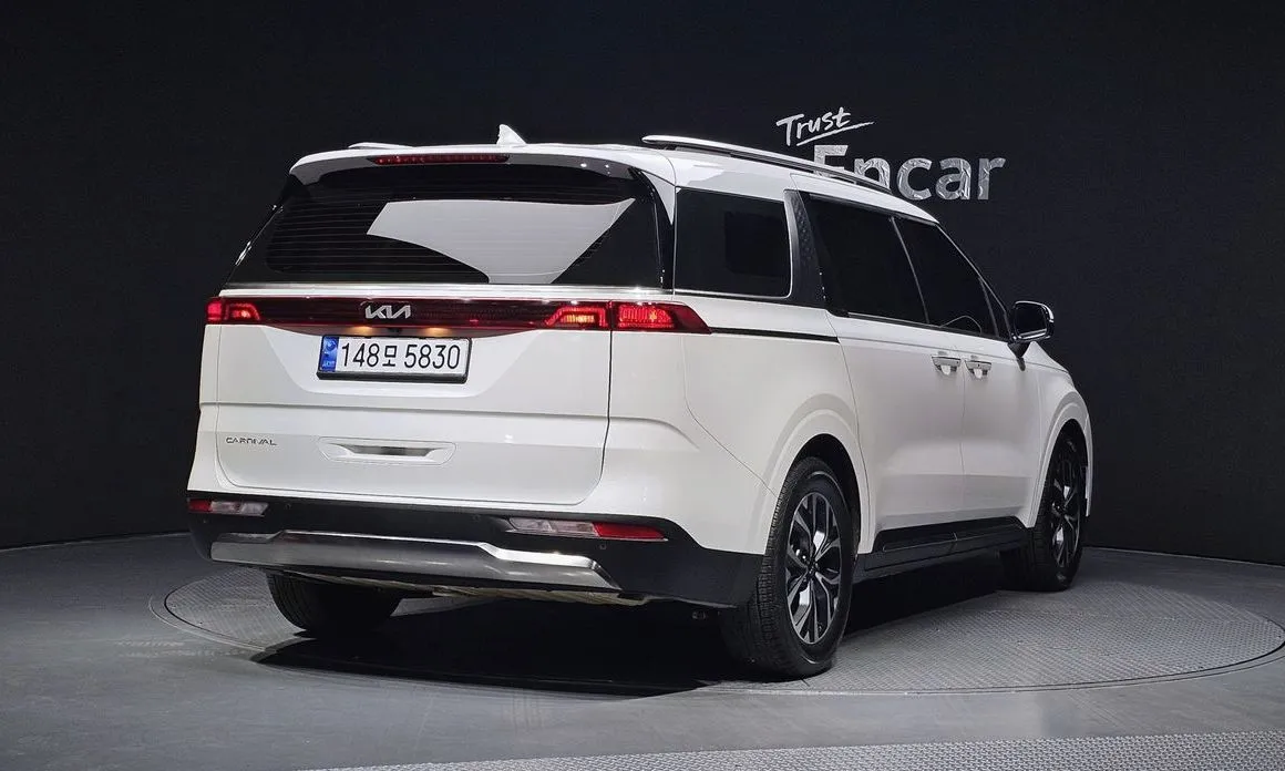 Kia Carnival — фото 10