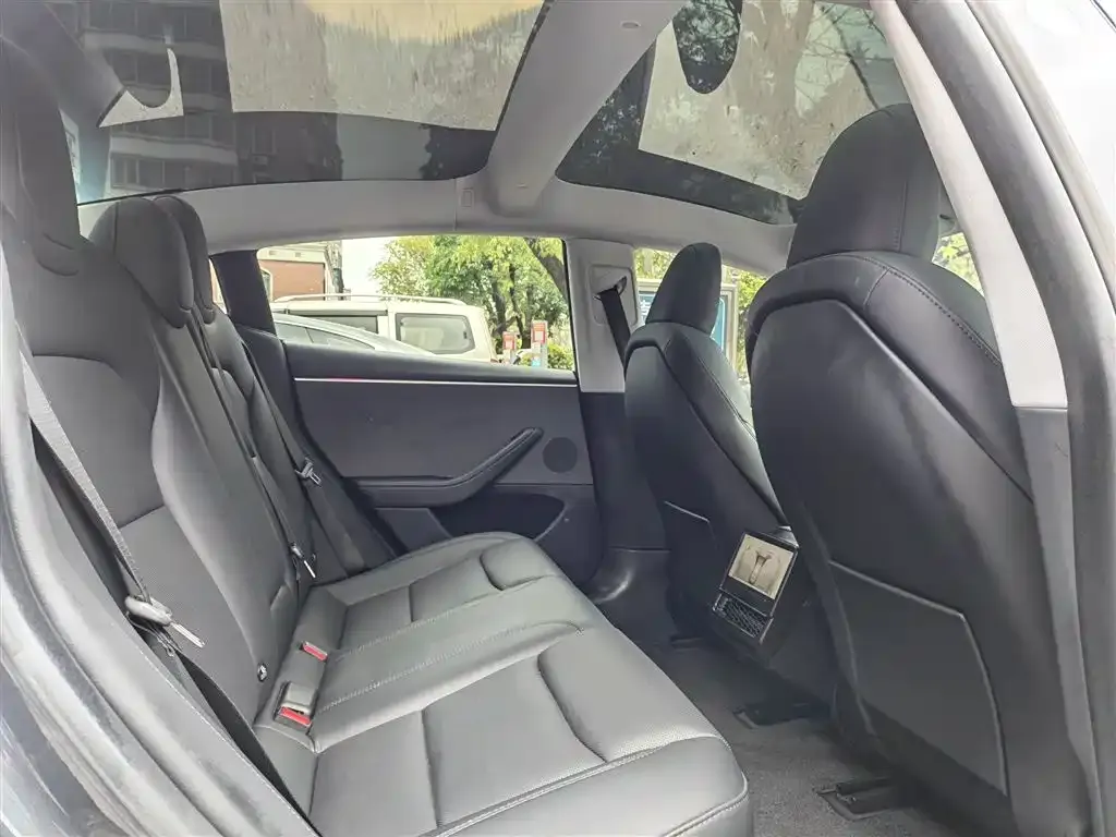 Tesla Model 3 — фото 2