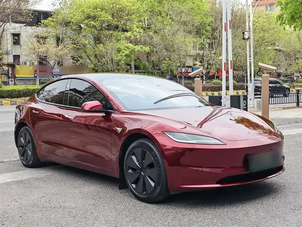 Tesla Model 3 — фото 8