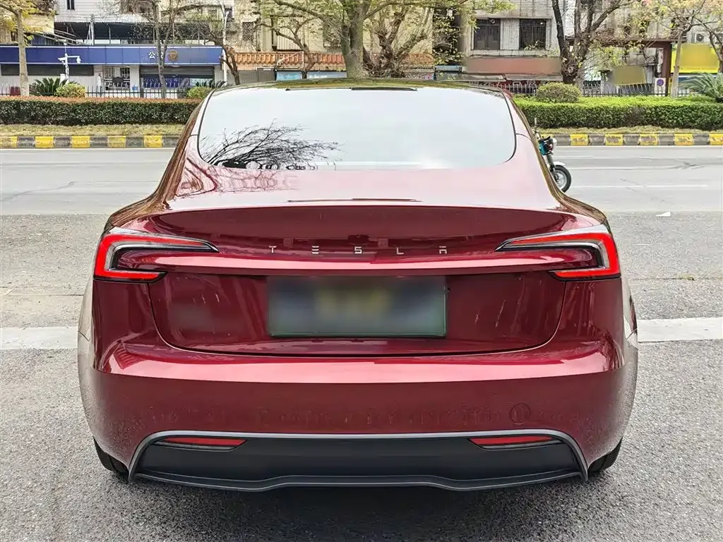 Tesla Model 3 — фото 6