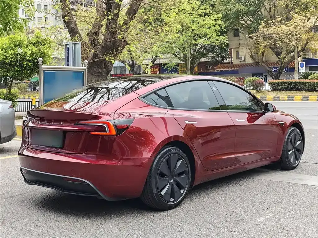 Tesla Model 3 — фото 9