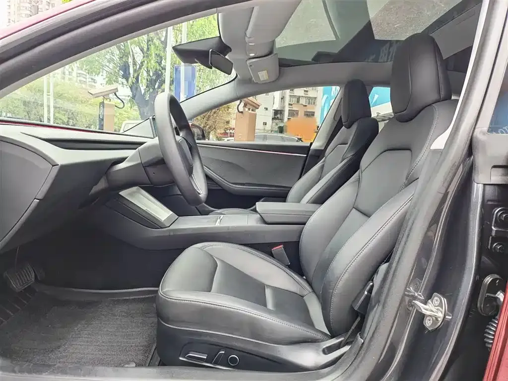 Tesla Model 3 — фото 4