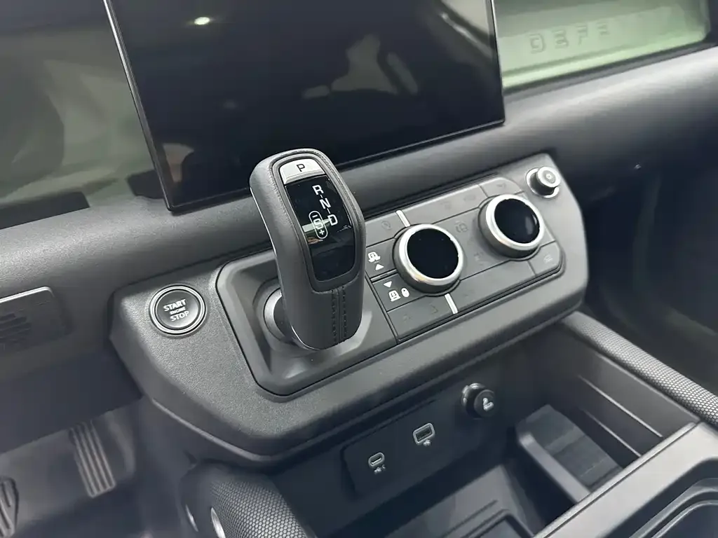 Land Rover Defender 2023 из CN, фото 3