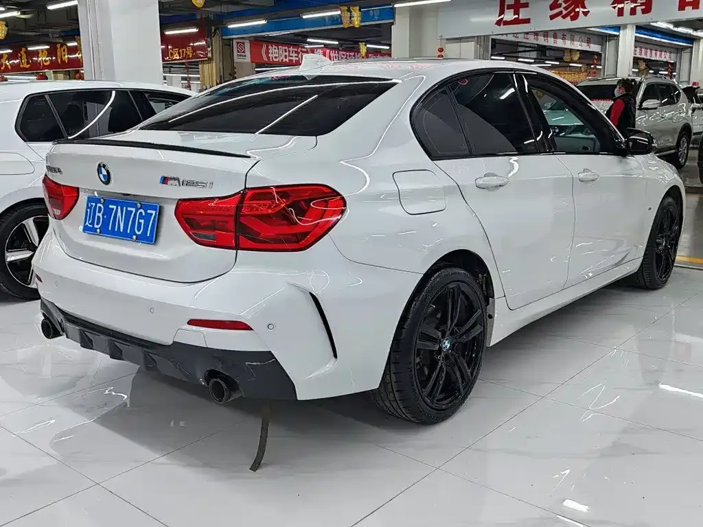 BMW 1 Series 2023 из CN, фото 8