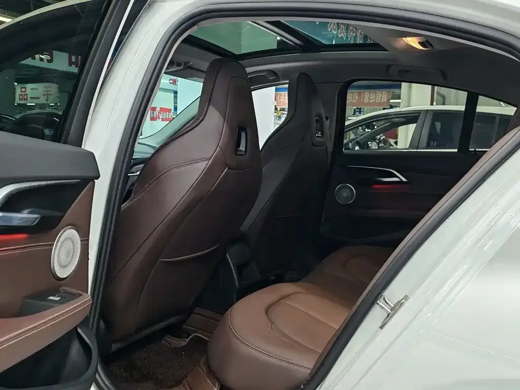 BMW 1 Series 2023 из CN, фото 4