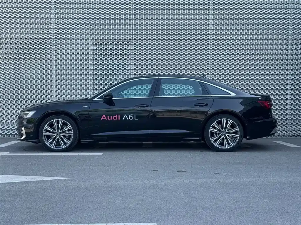 Audi A6L — фото 9