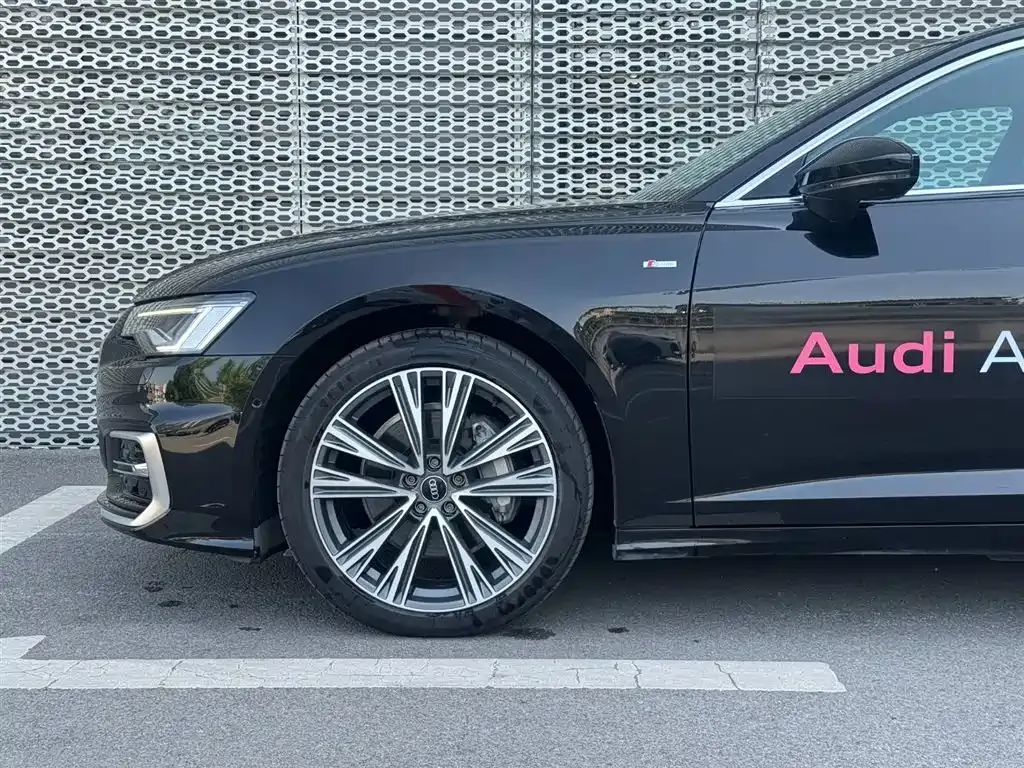 Audi A6L — фото 10