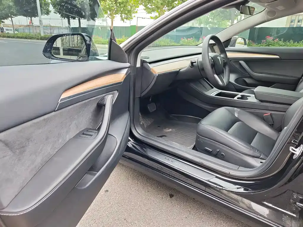Tesla Model 3 — фото 6