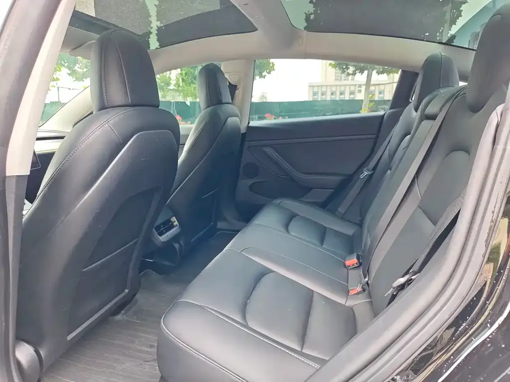 Tesla Model 3 — фото 3