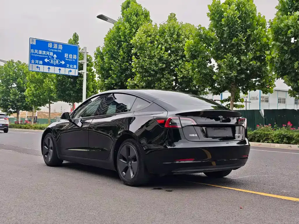 Tesla Model 3 — фото 10