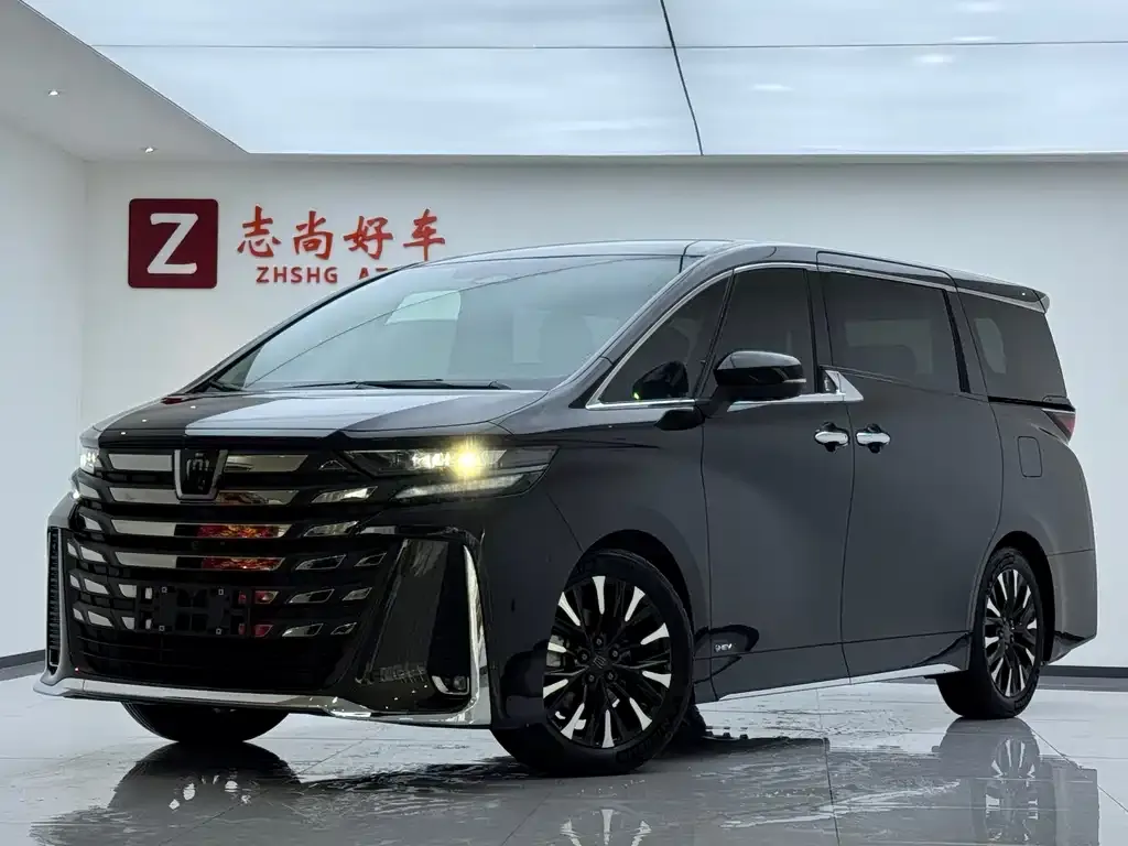 Toyota Vellfire — фото 1