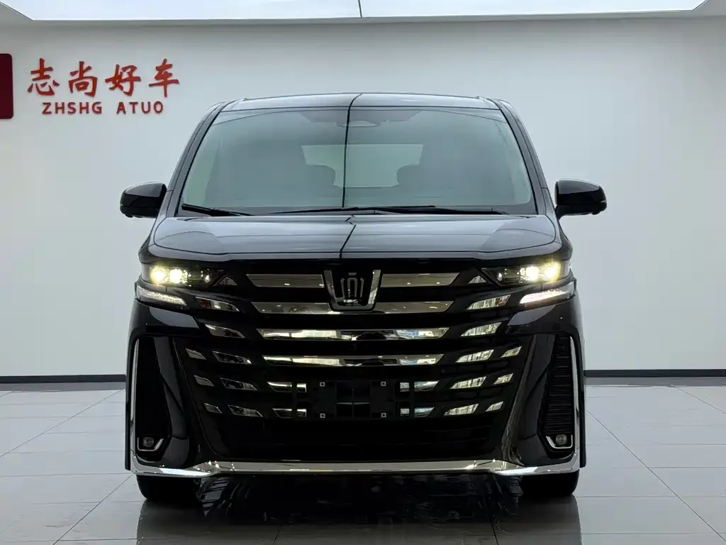 Toyota Vellfire — фото 2