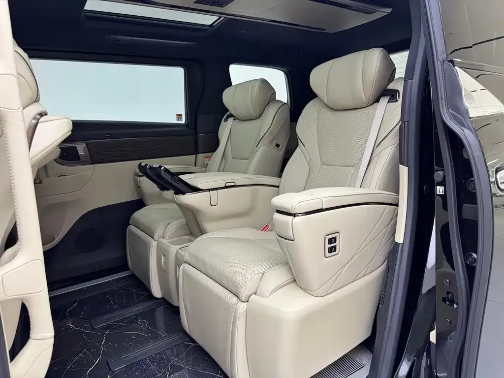 Toyota Vellfire — фото 3