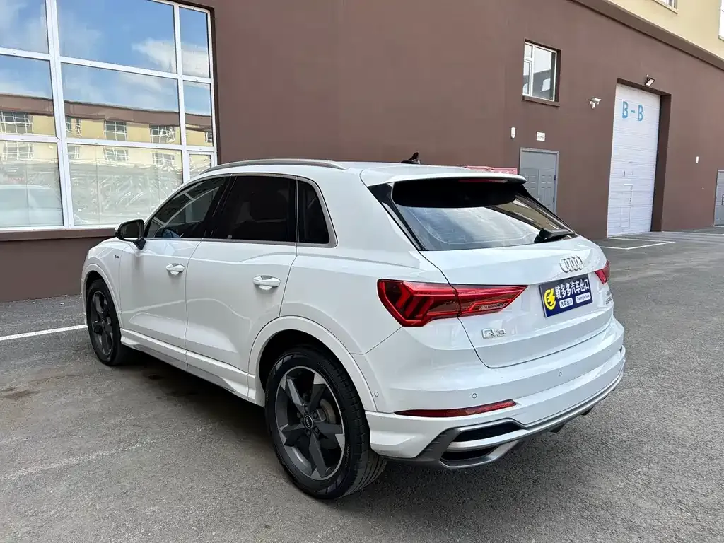 Audi Q3 — фото 10
