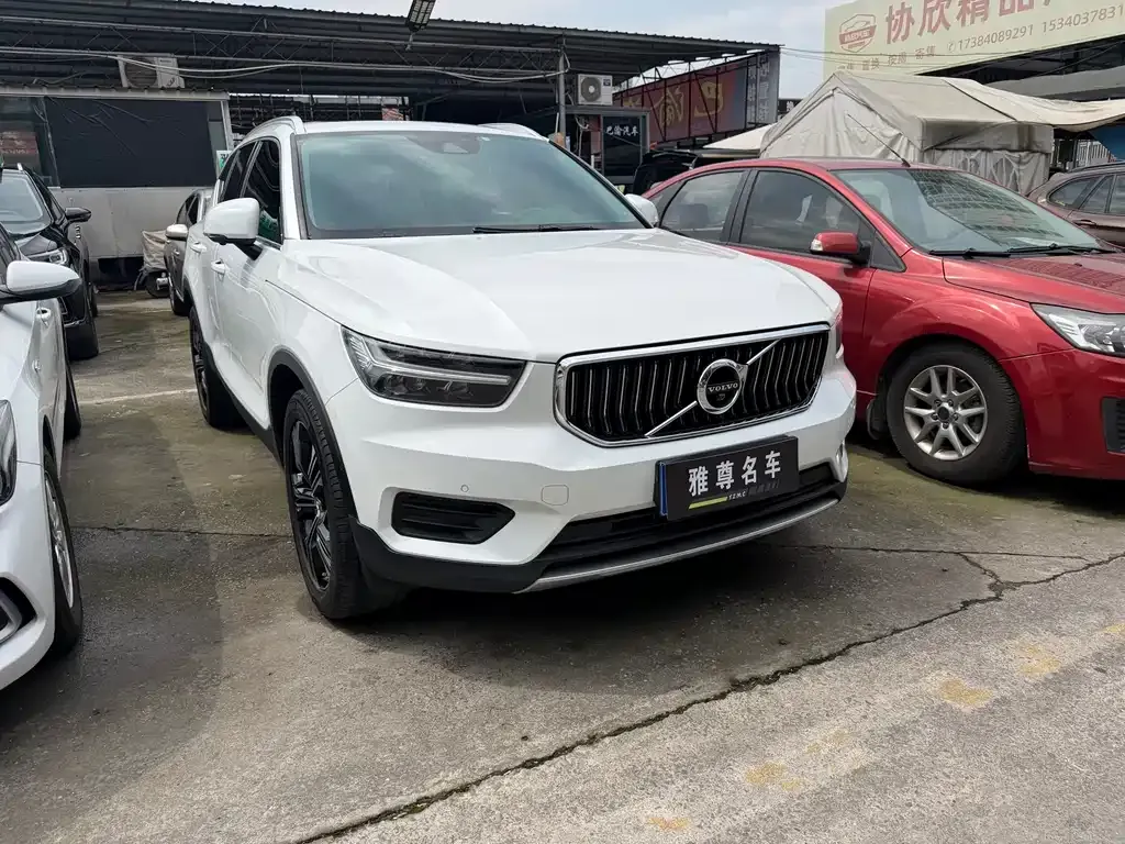 Volvo XC40 — фото 7
