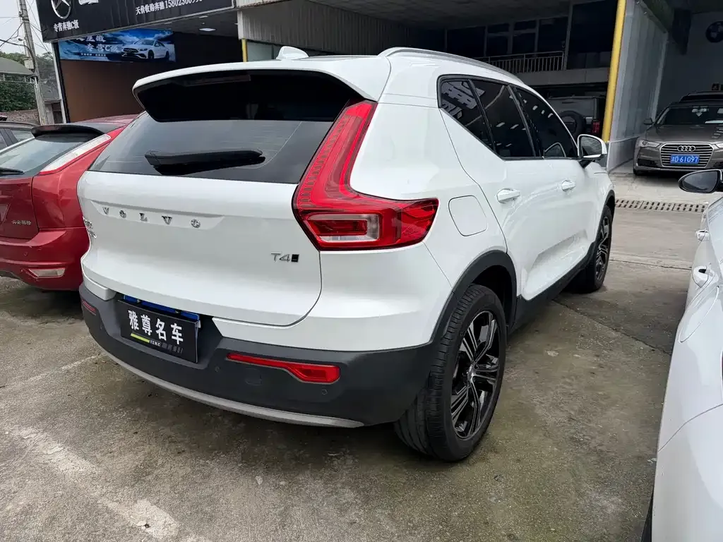 Volvo XC40 — фото 3