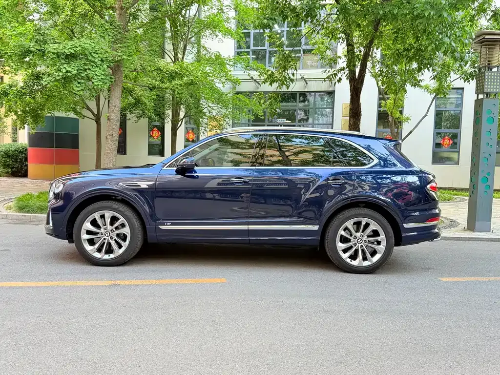 Bentley Bentayga — фото 9
