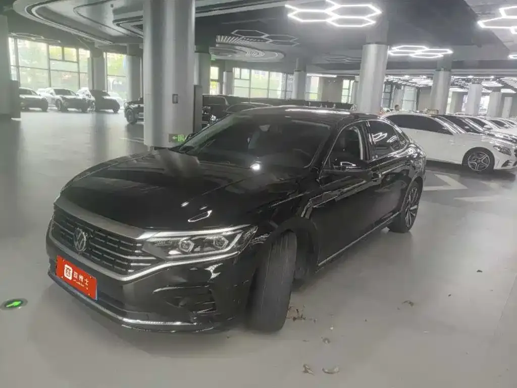 Volkswagen Passat — фото 1