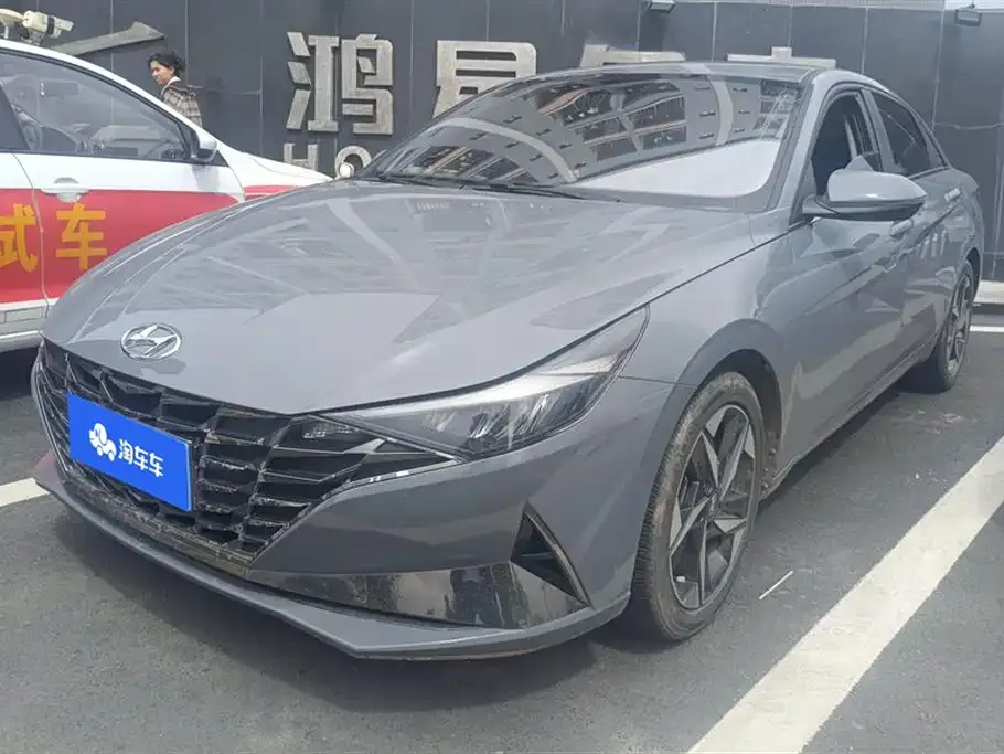 Hyundai Elantra — фото 1
