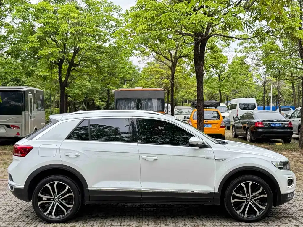 Volkswagen T-Roc — фото 10
