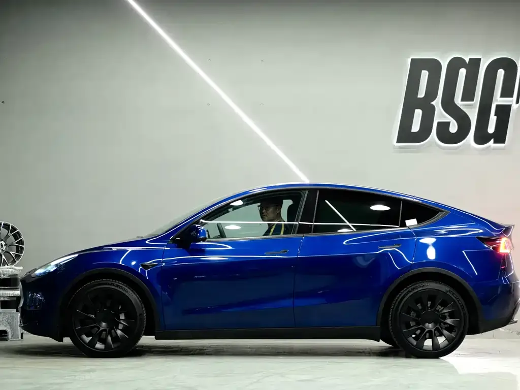 Tesla Model Y — фото 10