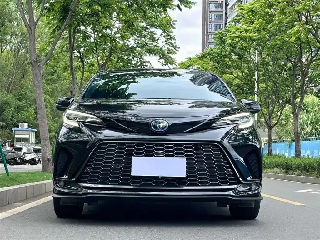 Toyota Granvia — фото 8