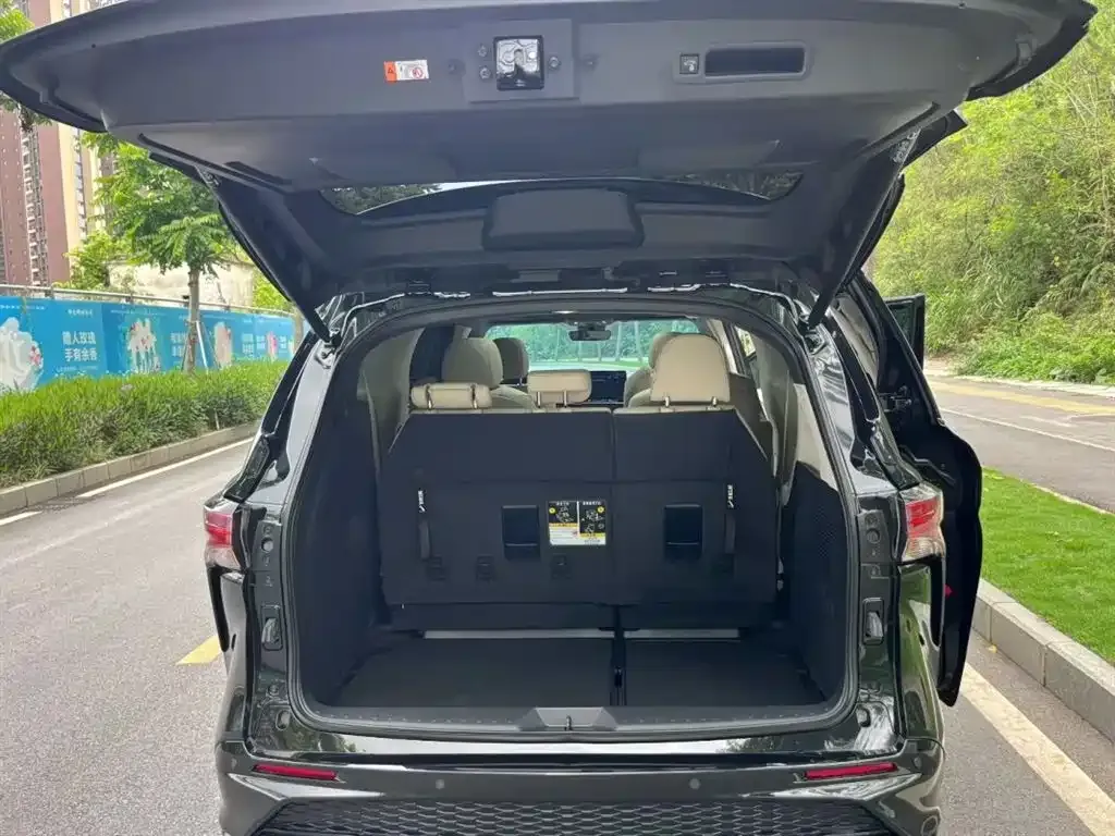 Toyota Granvia — фото 5