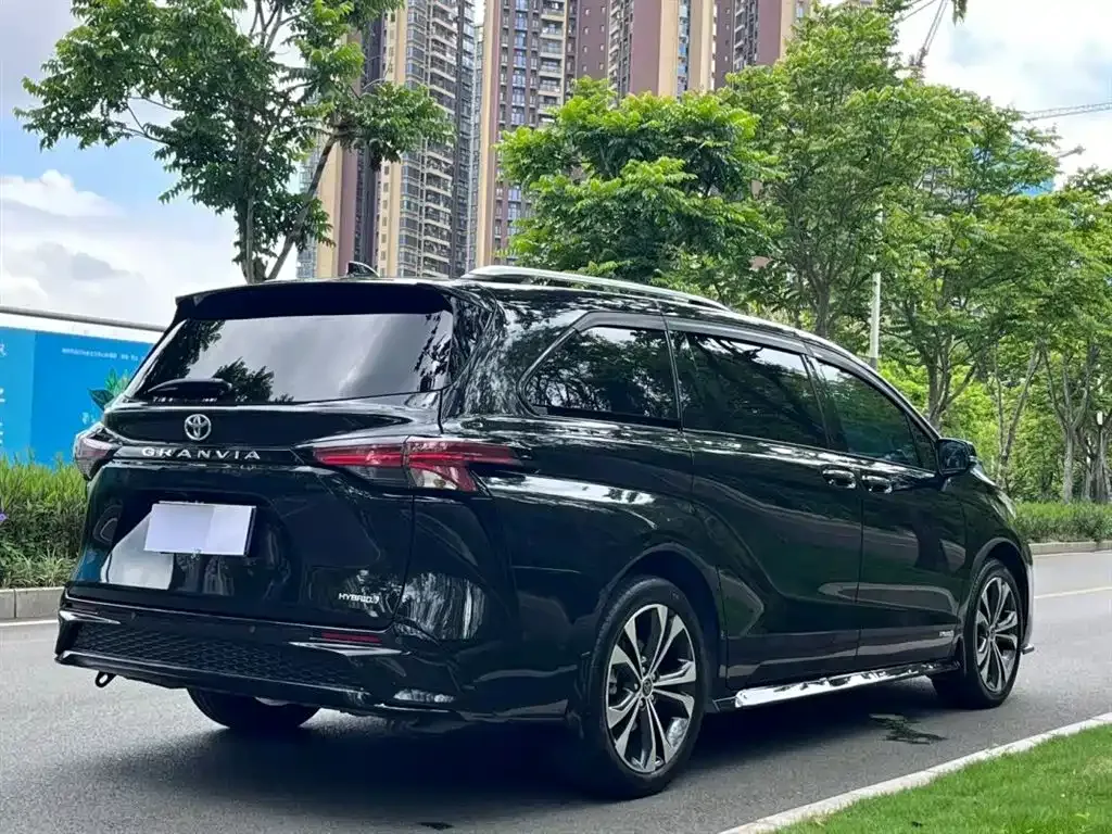 Toyota Granvia — фото 9