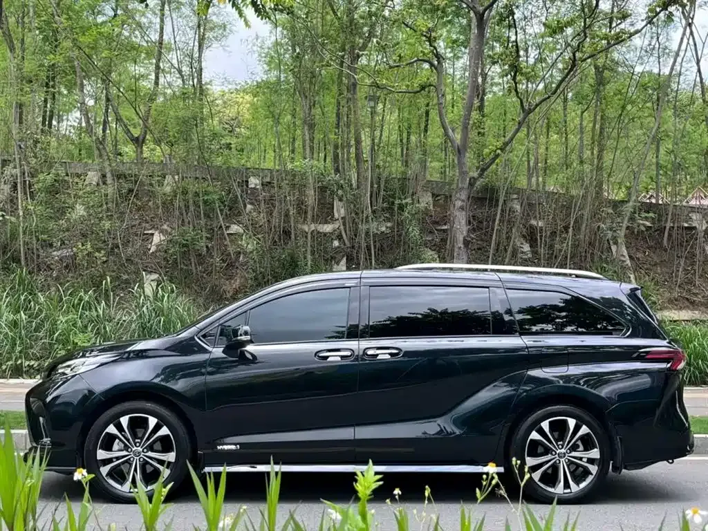 Toyota Granvia — фото 7