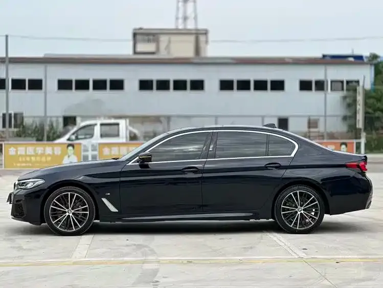 BMW 5 Series — фото 8
