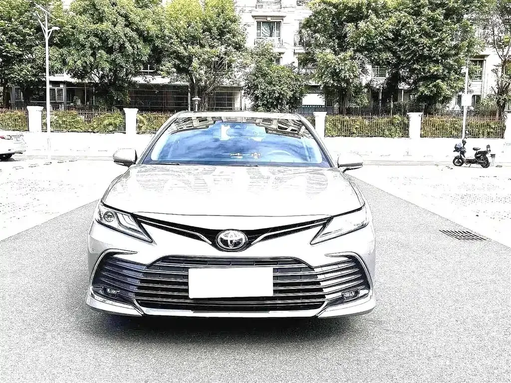 Toyota Camry — фото 5