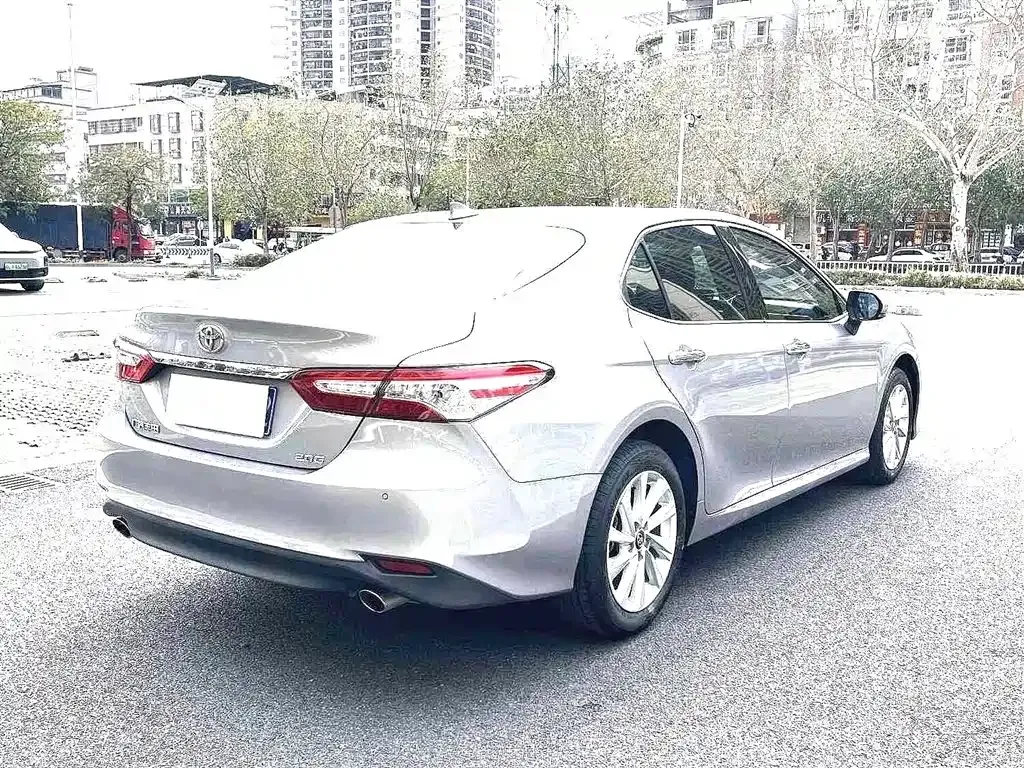 Toyota Camry — фото 8