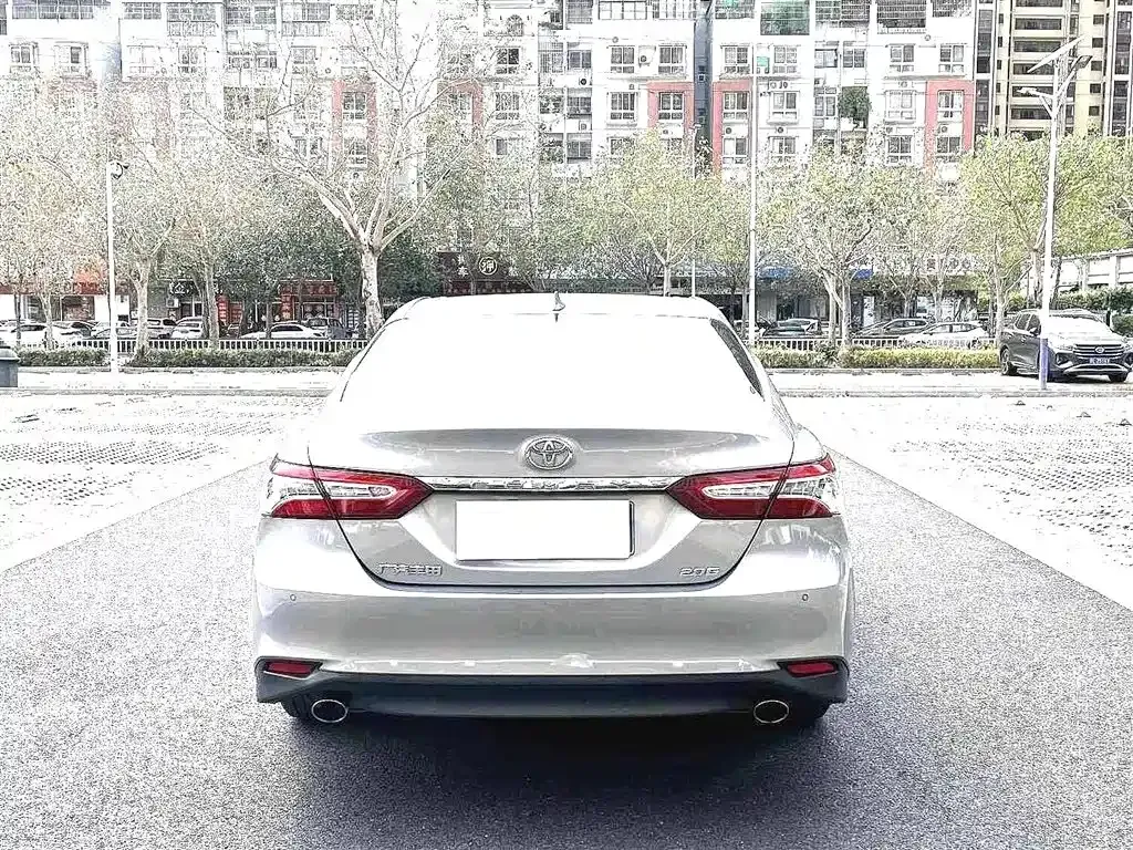 Toyota Camry — фото 6