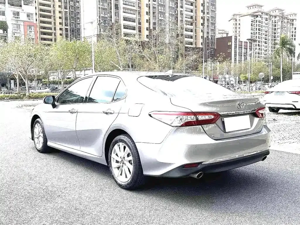 Toyota Camry — фото 7