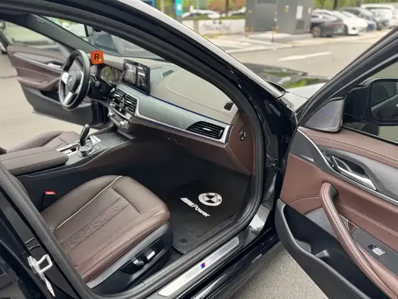 BMW 5 Series — фото 10