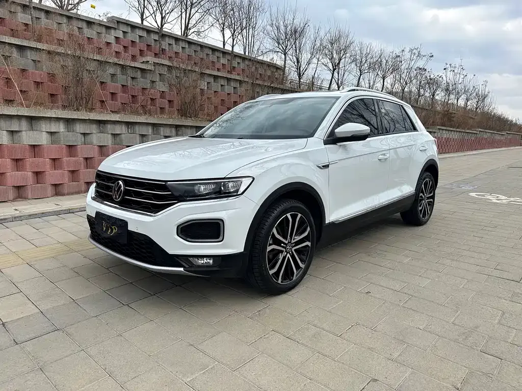 Volkswagen T-Roc — фото 1