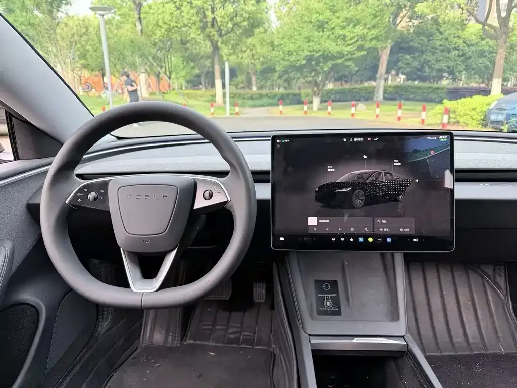 Tesla Model 3 — фото 3