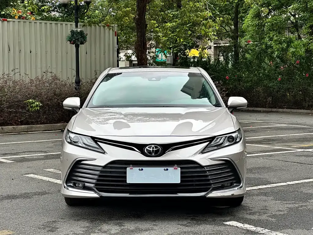 Toyota Camry — фото 8