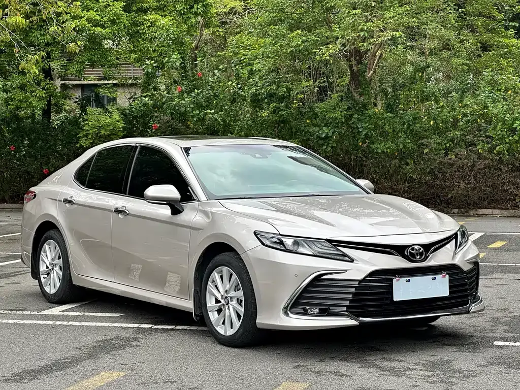 Toyota Camry — фото 7
