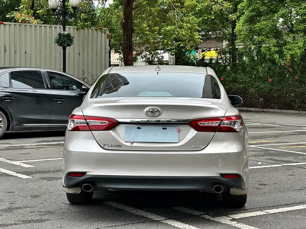 Toyota Camry — фото 10
