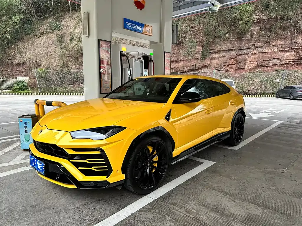 Lamborghini Urus — фото 1