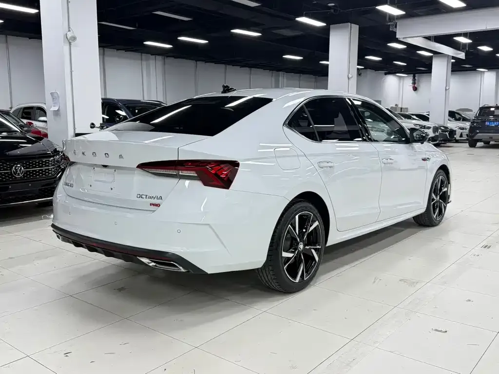 Skoda Octavia — фото 9