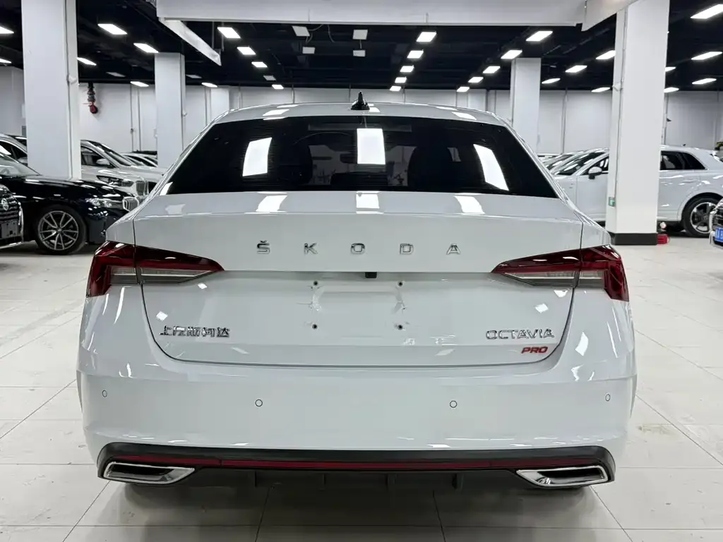 Skoda Octavia — фото 2