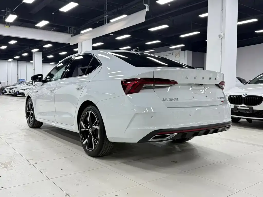 Skoda Octavia — фото 7