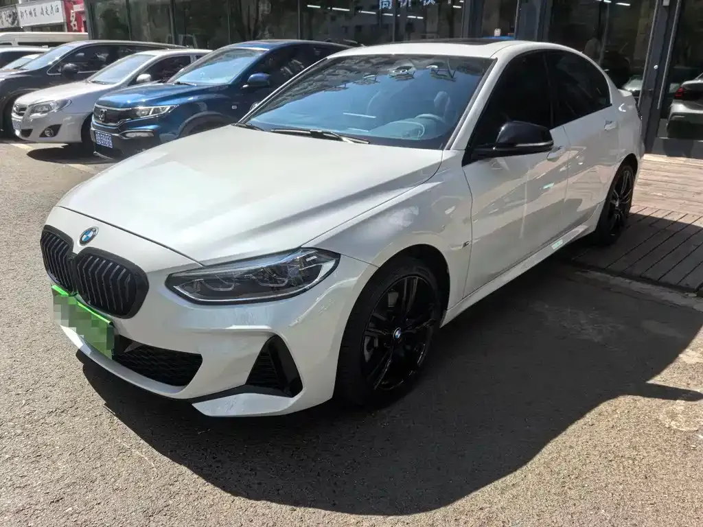 BMW 1 Series 2023 из CN, фото 1