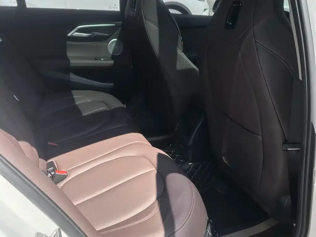 BMW 1 Series 2023 из CN, фото 2