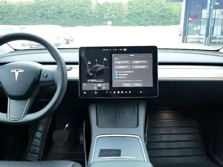 Tesla Model Y — фото 8