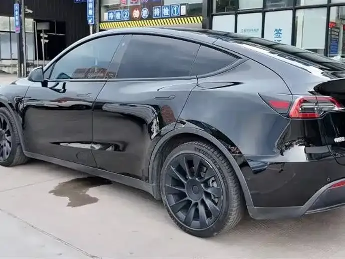 Tesla Model Y — фото 10