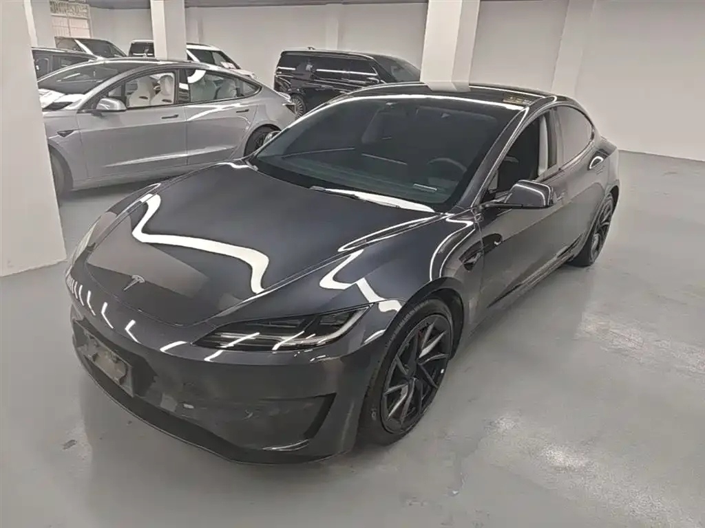 Tesla Model 3 — фото 1