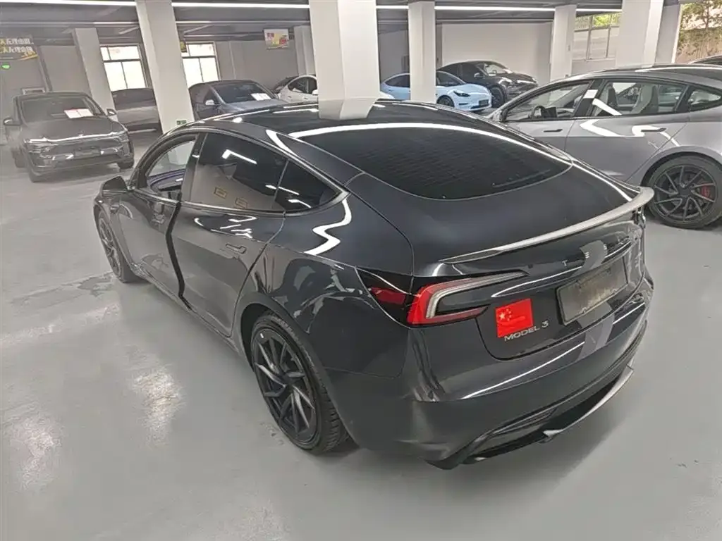 Tesla Model 3 — фото 4